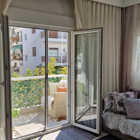 Sea View Across The Golden Bay Beach, Cosy Sunny, Spacious In Aretsou Kalamaria Apartment Thessaloniki