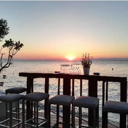 Sea View Across The Golden Bay Beach, Cosy Sunny, Spacious In Aretsou Kalamaria