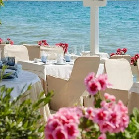 Sea View Across The Golden Bay Beach, Cosy Sunny, Spacious In Aretsou Kalamaria Thessaloniki