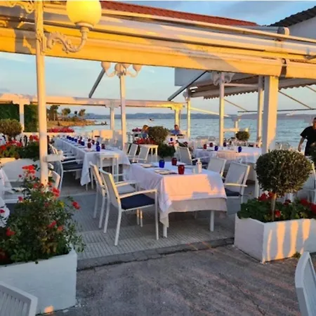 Sea View Across The Golden Bay Beach, Cosy Sunny, Spacious In Aretsou Kalamaria